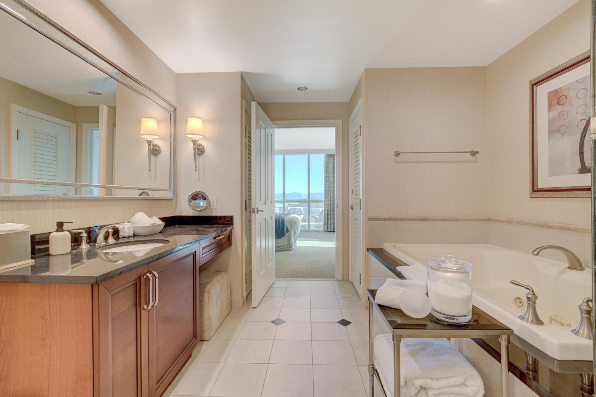 Luxurious 1 Bd/2Bth Premium Suite Mgm Signature W/Balcony 라스베이거스 외부 사진
